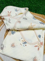 Load image into Gallery viewer, Bunny world - Muslin Hooded Baby Blanket