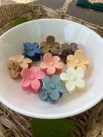 Load image into Gallery viewer, Matt Flower Claws - NARUVE