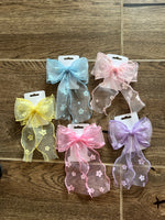 Load image into Gallery viewer, Daisy Hair Bow