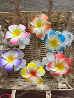 Load image into Gallery viewer, Realistic Flower Hair Claw