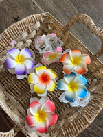 Load image into Gallery viewer, Realistic Flower Hair Claw