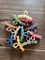 Load image into Gallery viewer, Matte Twisted Hair Claw