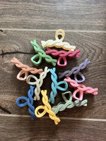 Load image into Gallery viewer, Matte Twisted Hair Claw