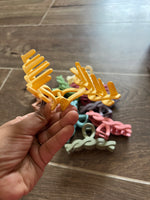 Load image into Gallery viewer, Matte Twisted Hair Claw