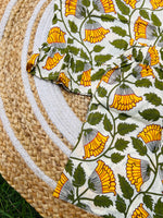 Load image into Gallery viewer, Daffodils - Frill top &amp; Shorts Set 2 - 3yrs
