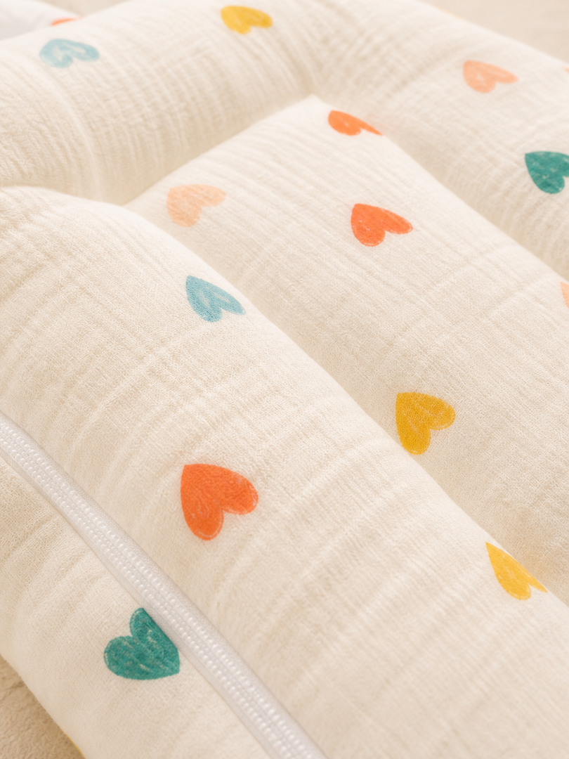 Muslin Carry Bed/Nest - Hearts