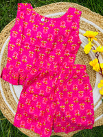 Load image into Gallery viewer, Yell Love - Frill top &amp; Shorts Set 4 - 5yrs
