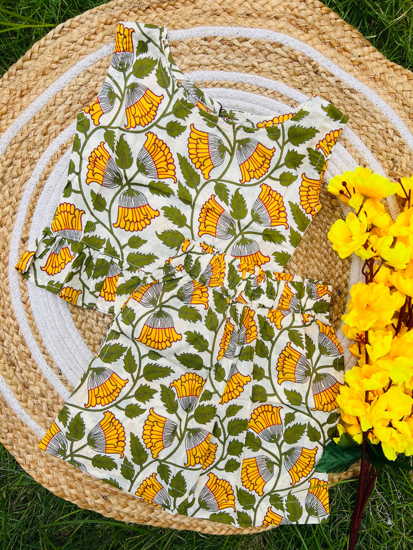 Daffodils - Frill top & Shorts Set 2 - 3yrs