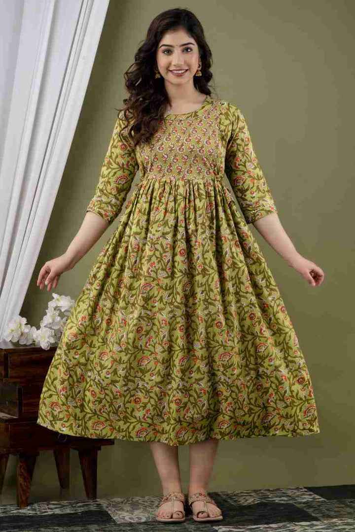 Meadow Grace : Maternity Feeding Dress