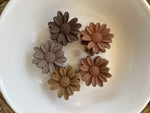 Load image into Gallery viewer, Daisy Matte Hair Claw
