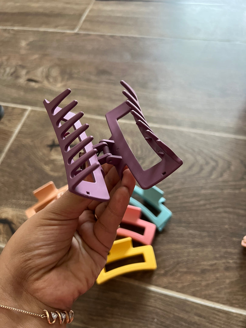 Box Matte Hair Claw
