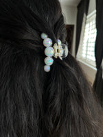 Load image into Gallery viewer, Pearl Hair Claw
