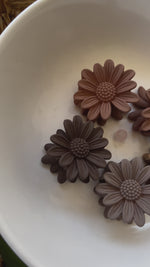 Load and play video in Gallery viewer, Daisy Matte Hair Claw
