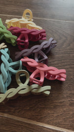 Load and play video in Gallery viewer, Matte Twisted Hair Claw
