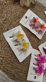 Load and play video in Gallery viewer, Realistic Small Flower Hair Claws
